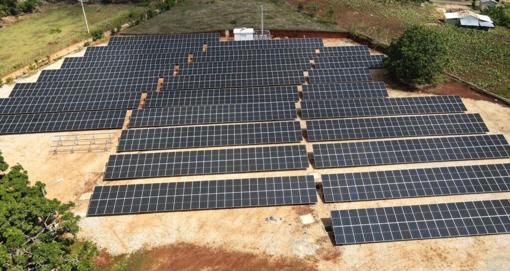 Mientras el país enfrentaba un apagón nacional, Las Galeras mantuvo su servicio gracias a su generación local