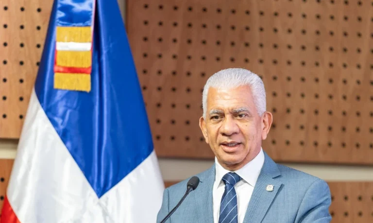 Senado-realiza-conversatorio-sobre-ley-que-regula-la-intermediacion-y-la-publicidad-inmobiliaria-768x459